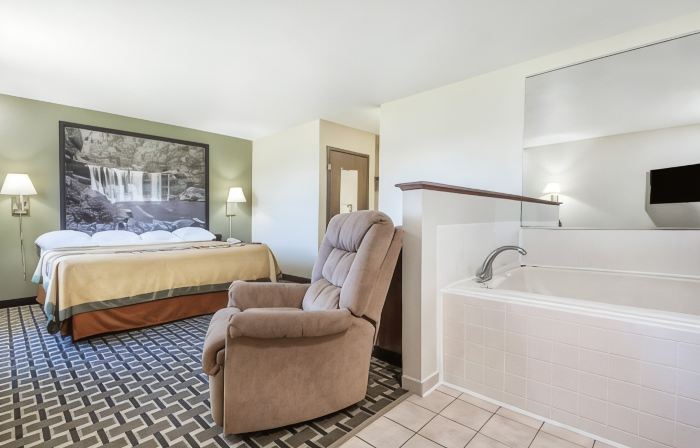 Super 8 by Wyndham Madison IN