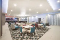 La Quinta Inn & Suites by Wyndham San Marcos Outlet Mall Hotels in San Marcos