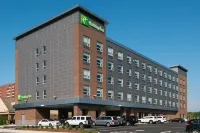 Holiday Inn Boston Logan Airport - Chelsea MGH Chelsea Healthcare Center 주변 호텔