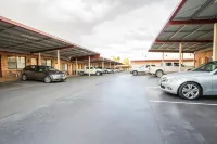 Harvest Lodge Motel - Gunnedah - parking