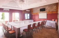Triple Hill Hotel - Parking