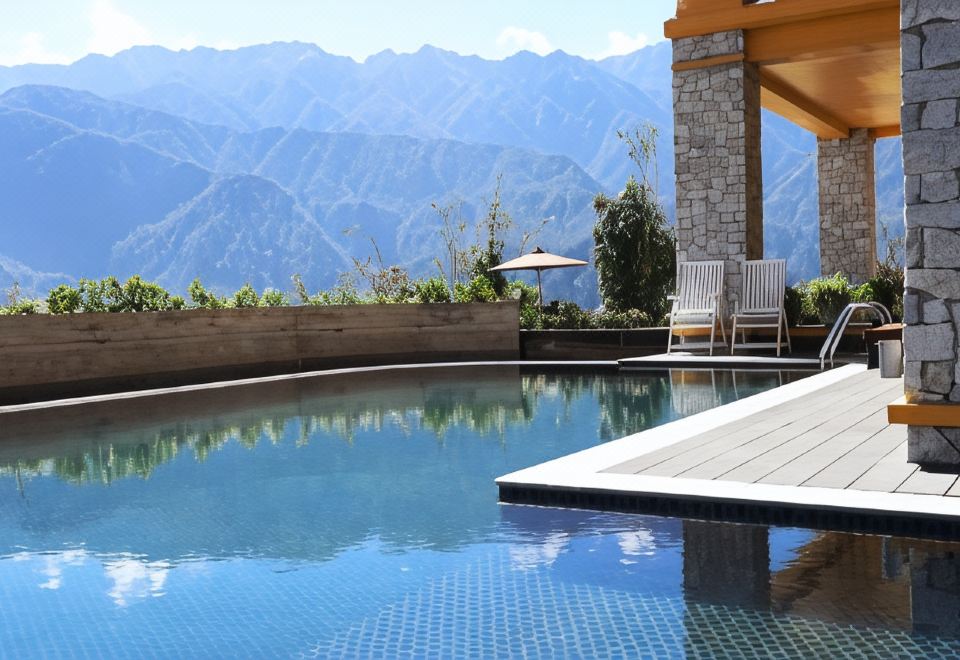 Aliana Boutique Sapa Hotel and Spa private balconies and Fansipan views