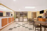Super 8 by Wyndham Sumter Hotels in Sumter