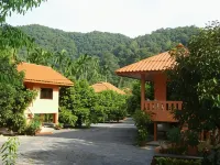 At Sichon Resort Hotels near Wat Suchon (Wat Thap Kham)