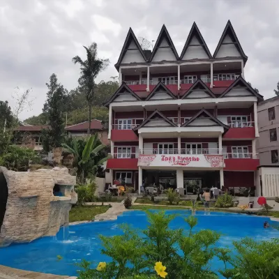 Zoé’s Paradise Waterfront Hotel Hotel dekat TUGU RUMAHORBO LUMBAN NABOLAK