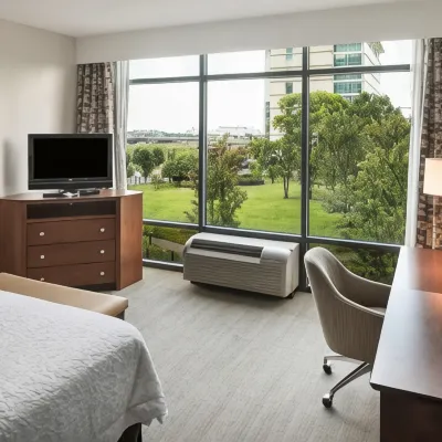 Hampton Inn & Suites Little Rock-Downtown Hotels near Arkansas State Capitol