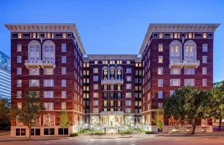 Hampton Inn & Suites Birmingham-Downtown-Tutwiler Отели рядом с достопримечательностью «Университет Алабама в Бирмингем»