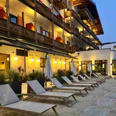 Upside down Town Hotel-Neue Post Hotel Exterior