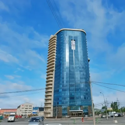 SK Royal Hotel Moscow (СК Роял Москва) Отели рядом с достопримечательностью «Башня Эйфеля в миниатюре»