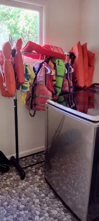 Casa Blanca Waterfront House with Private Pier , Sleeps 8. 4 Bedrooms, 3 Bath