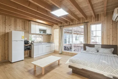 Seogwipo Ilhae Pension Отели рядом с достопримечательностью «The Venice Land»