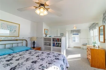 Sleep to the sound of the waves. Watch the sun set from the deck! Secluded beach