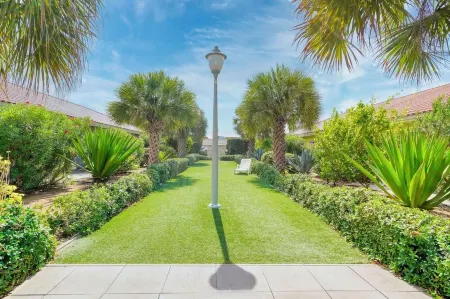 Stay in the beautiful Boho Bunita apartment under the Caribbean sun! Отели в г. Sint Michiel