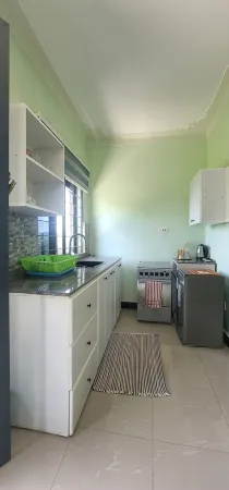 River-side eden in Bujjowali, jinja with River view, near town and pet friendly