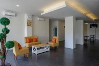 RedDoorz Plus Near Solo Baru