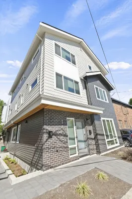 Ballard's Sweet Suites Hotel a 