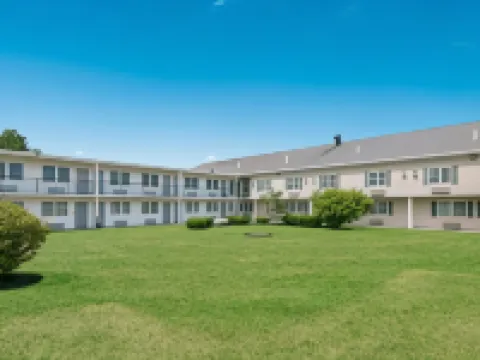 Quality Inn & Suites Hotels in Androscoggin County