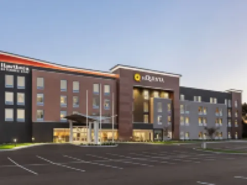 La Quinta Inn & Suites by Wyndham Mount Laurel / Moorestown マウント・ローレルのホテル