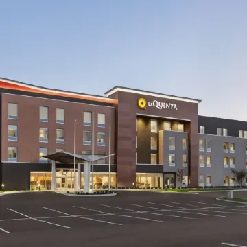 La Quinta Inn & Suites by Wyndham Mount Laurel / Moorestown