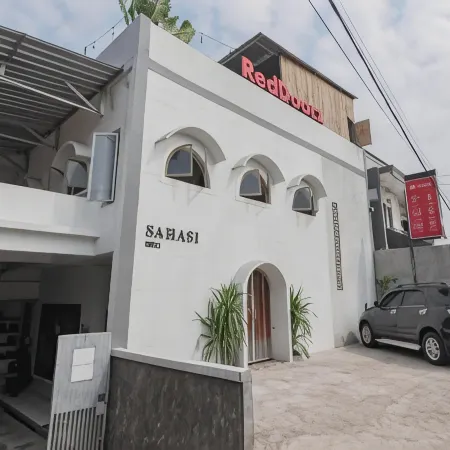 RedDoorz Near Exit Toll Tanah Baru Bogor
