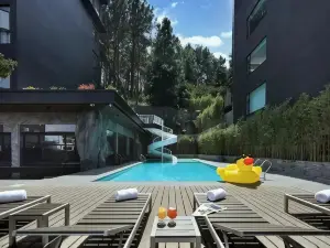 Yangshuo·JUE | AWAKENING • Viewing Guilin Landscape • Garden Pool • Resort Mansion