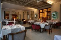 Montagu Country Hotel - parking