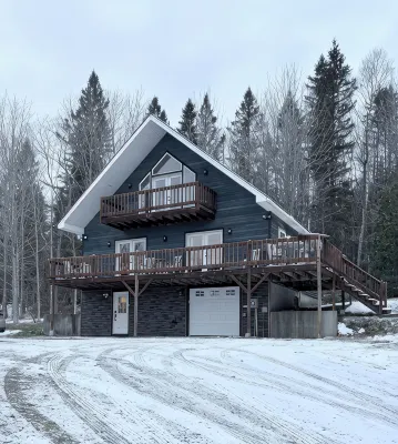 Riders welcome! Gorgeous 3-bedroom house with WiFi in Errol