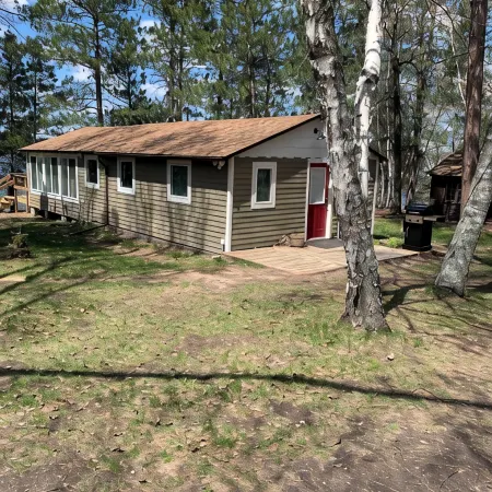 Waterfront Cottage, Swim, Paddle, Fish and Relax on Your Private Dock.