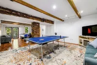 Spacious Getaway: Nature, HotTub, GameRoom & Dogs