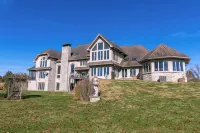 Jett Manor - Hermann, MO 13-Acre Private Estate w/ Hot Tub, Sauna & Scenic Views - Wifi