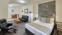 Heritage River Motor Inn - parking