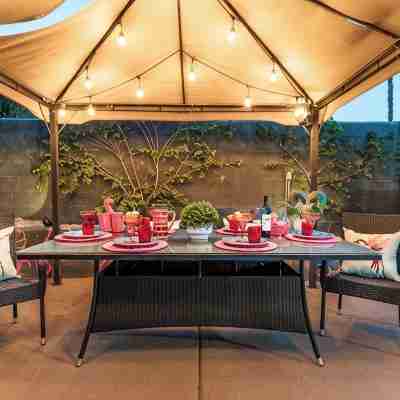 Palm Springs Chic Retro Retreat w Pool/Spa/Games Dining/Meeting Rooms