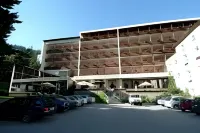 Morosani Schweizerhof - parking