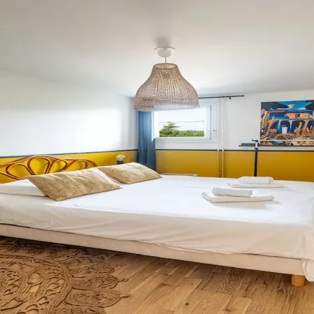 Elegant Triplex with Private Parking-2BR/4P-Honfleur