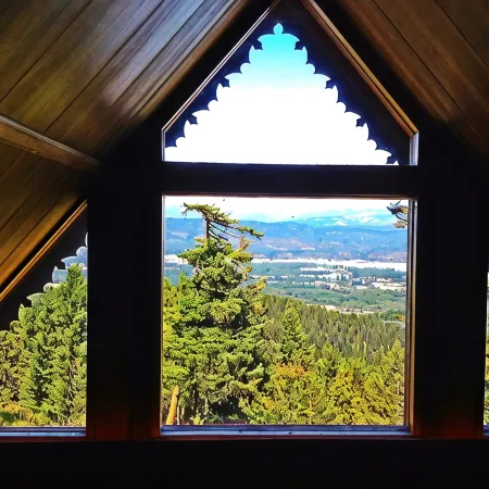 Stunning Views from Custom Cle Elum Cabin! Breweries, Hiking, Fishing, and More!