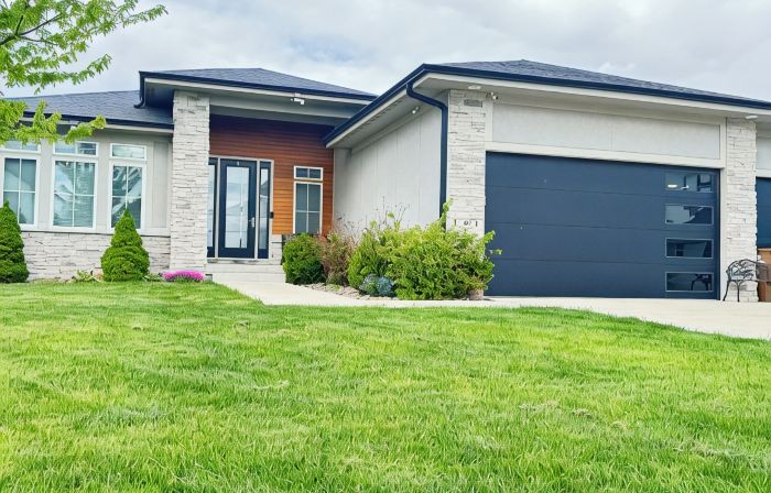 Convenient functional quiet 5 bedroom 3 bath home in Clive.