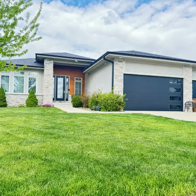 Convenient functional quiet 5 bedroom 3 bath home in Clive.