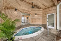 Luxe Condo in Norwich Less Than 3 Minutes From Mohegan Sun