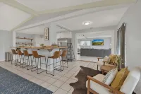Huge Luxury Home with Hot Tub and Sauna - 2 mi to Dwntn - Luxury