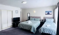 Merivale Court Large Studio-Unit 3 - Homestays