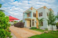 Kilimanjaro Home Of Travelers - parking