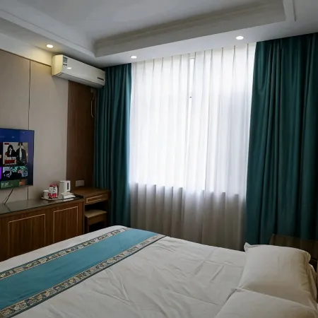 Yuelong Hotel Lingqiu