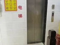 Channel Huaitong Business Hotel - parking