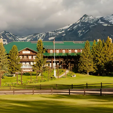 Glacier Park Lodge
