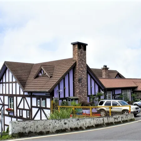 Maple Leaf Holiday Villa
