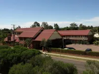 Francis Phillip Motor Inn and the Lodge Hotele w: Singleton