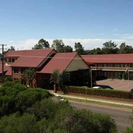 Francis Phillip Motor Inn and the Lodge