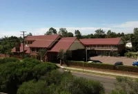 Francis Phillip Motor Inn and the Lodge