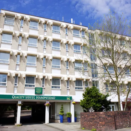 Quality Hotel Hampstead Отели рядом с достопримечательностью «Концертный зал The Roundhouse»