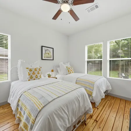 Modern Cottage Close to Downtown